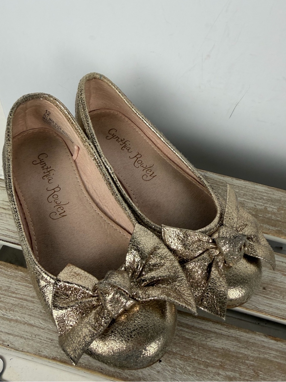 Cynthia Rowley gold ballet flats metallic crinkle finish bow detail size 12